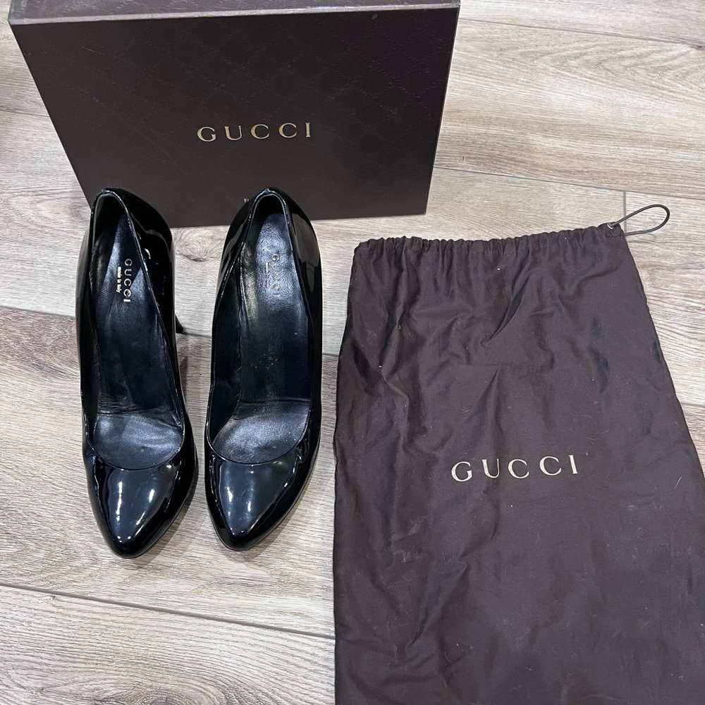 Gucci black patent leather heels